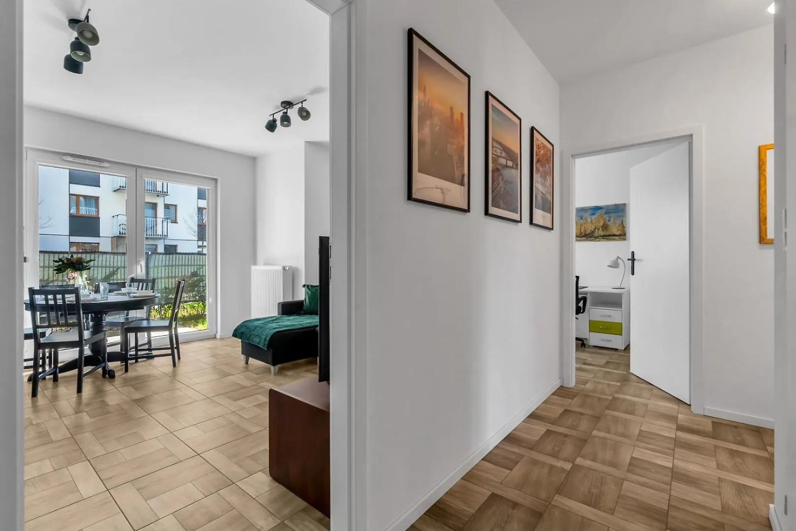Praga Apartment - Terrace & Parking - By Rentujemy Warszawa