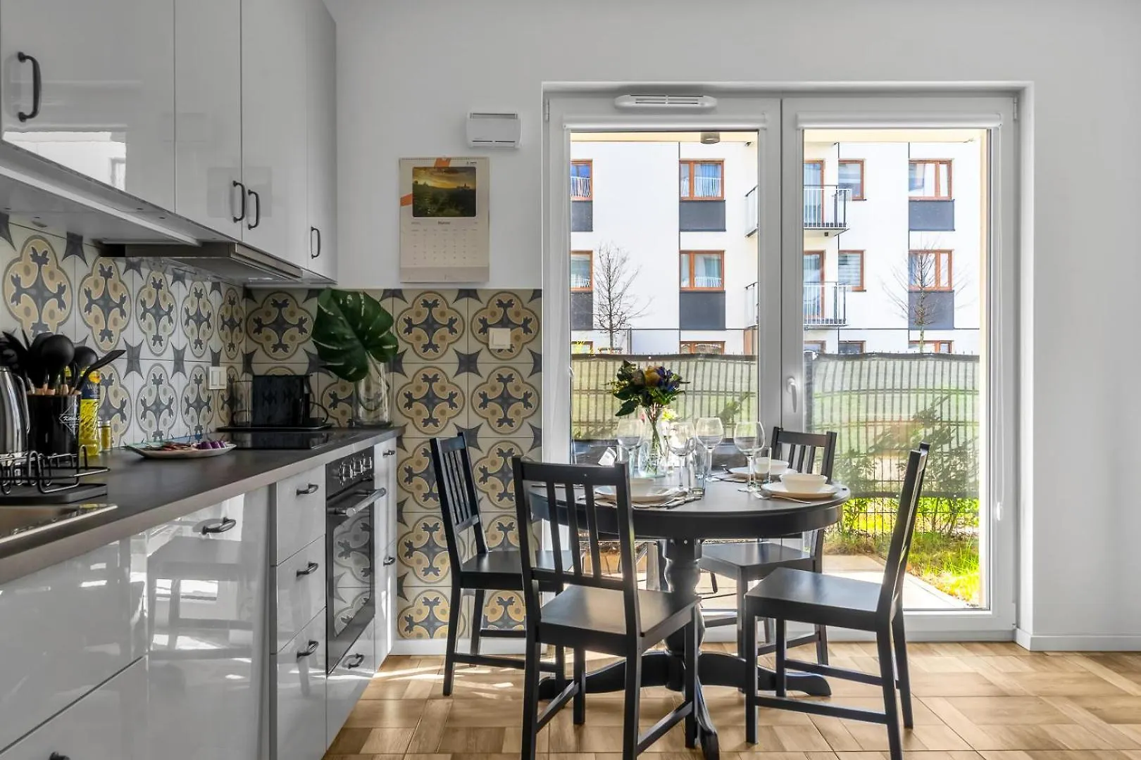 Praga Apartment - Terrace & Parking - By Rentujemy Warszawa