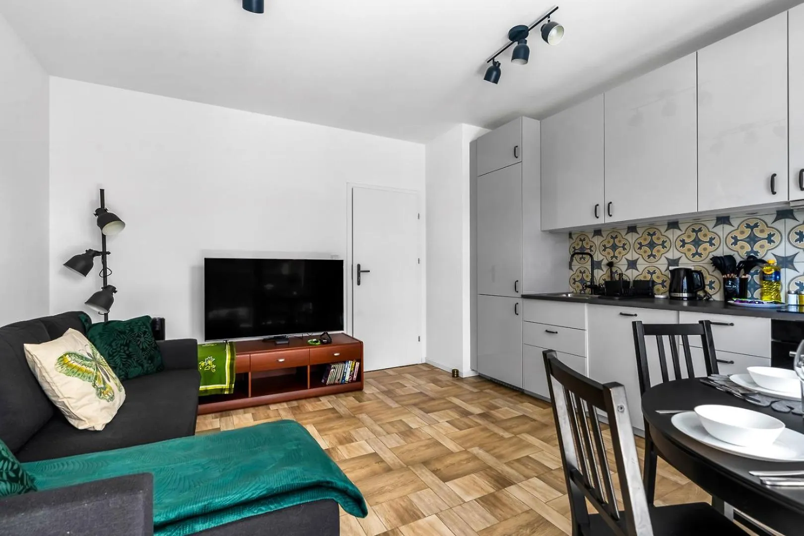 Praga Apartment - Terrace & Parking - By Rentujemy Warszawa