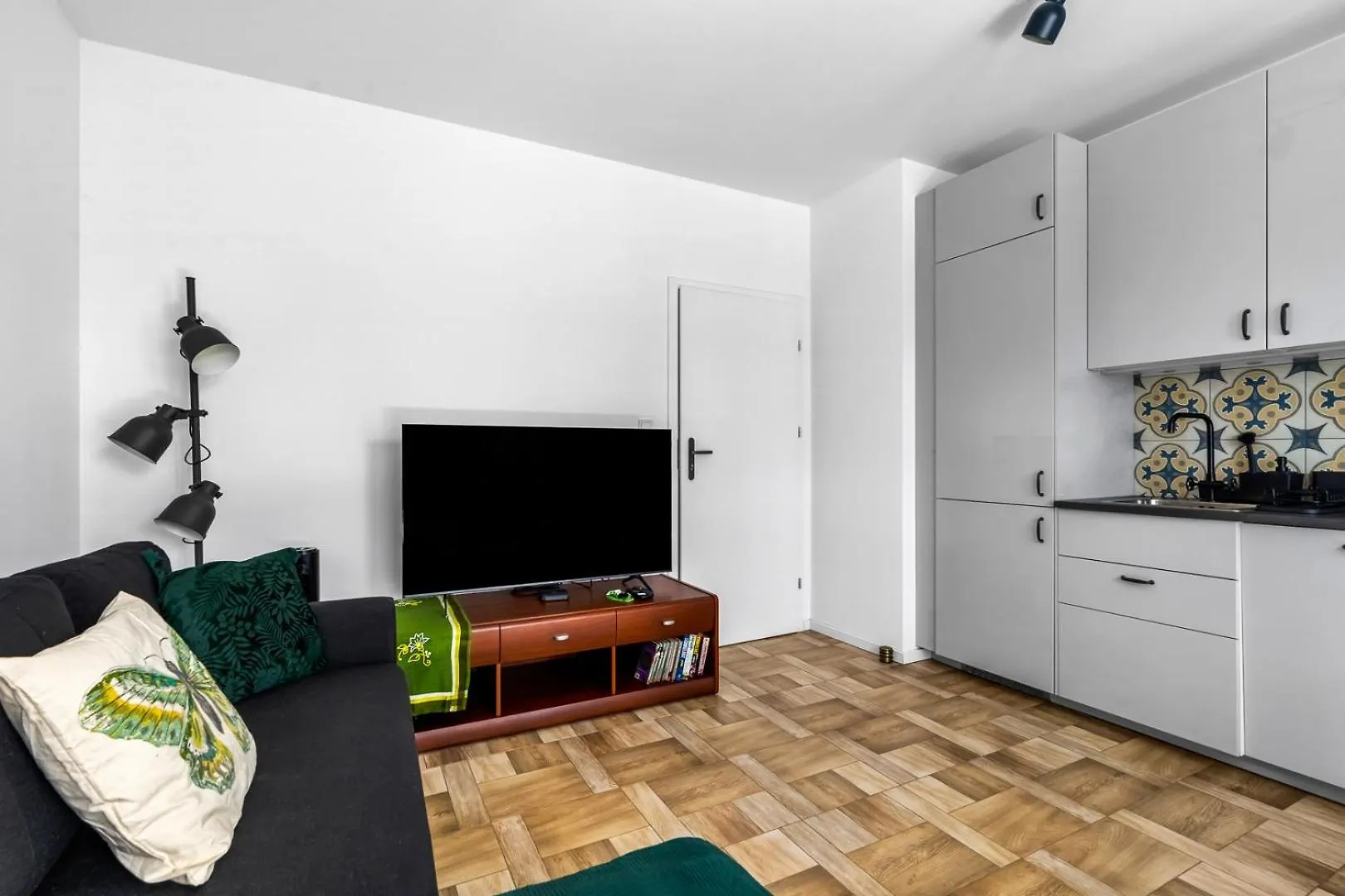Praga Apartment - Terrace & Parking - By Rentujemy Warszawa Polska
